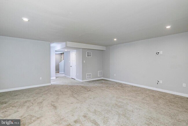 Building Photo - 2410 Lenox Dr