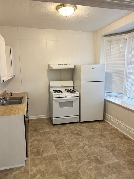 kitchen - 251 E Broadway