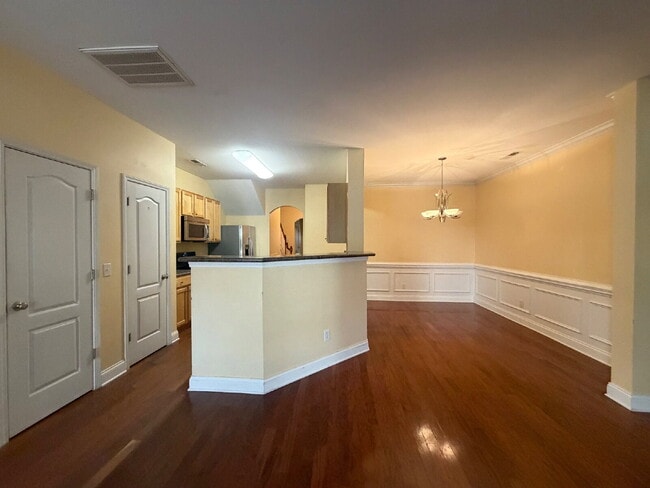 Building Photo - Large Three Bedroom Townhouse! New Carpet & Paint!