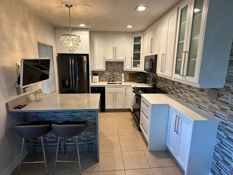 Building Photo - 1006 NE 14th Pl