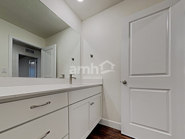 Building Photo - 9429 W Chino St