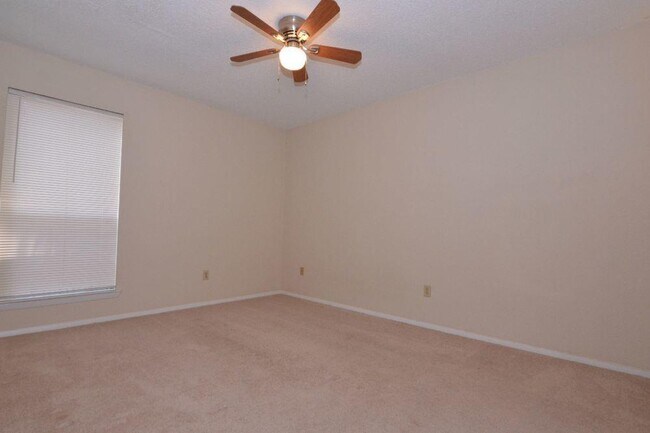 Building Photo - 12206 Alderbrook Dr