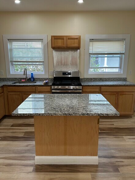 Kitchen - 46 Garfield Ave
