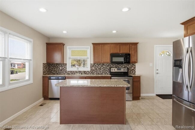 Building Photo - 7435 Lathers St