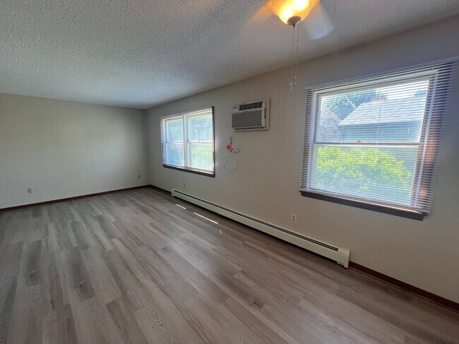 Building Photo - Fully Renovated 2-bed, 1-bath Apartment with a Garage Stall!