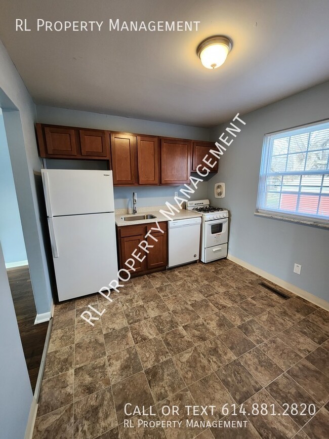 Building Photo - 2 bedroom 1 bathroom apartment in Clintonv...