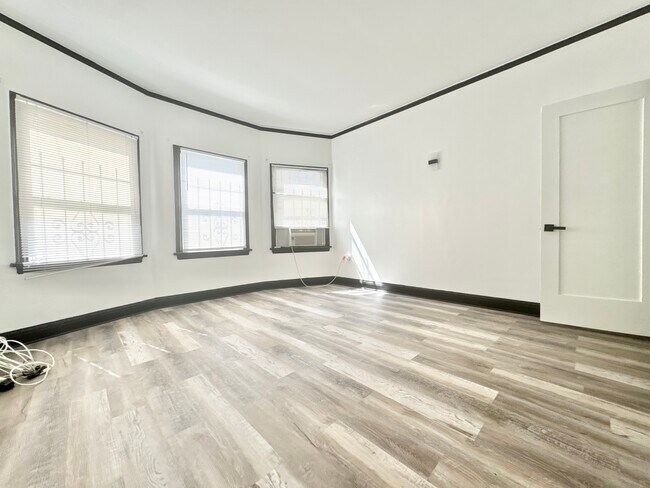 Building Photo - 1329 2nd Ave