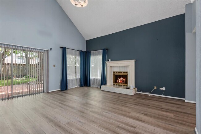 Building Photo - 13022 Hollow Brook Dr