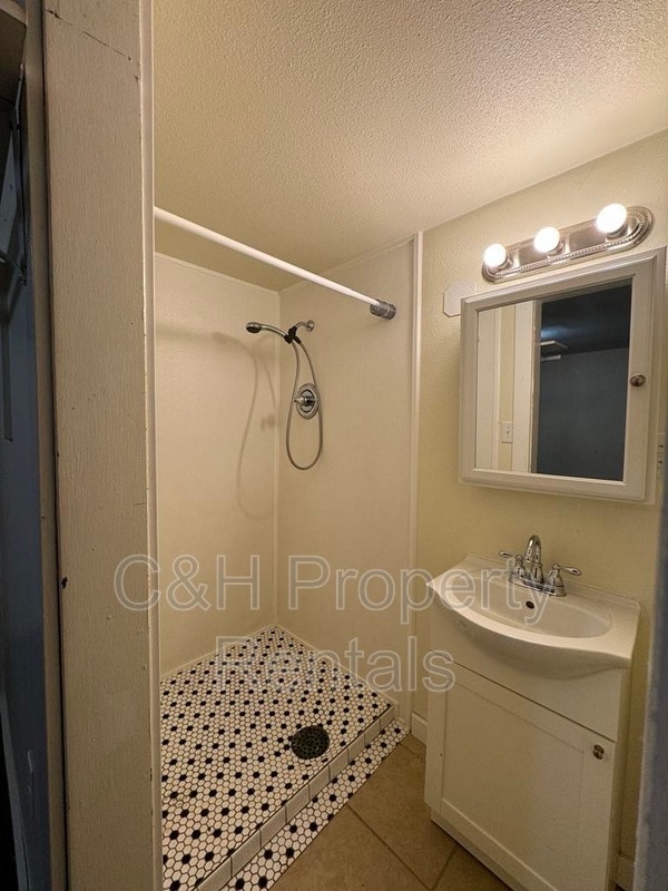 Building Photo - 1408 1/2 1st Street West