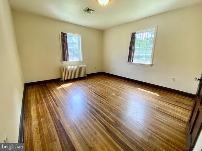 Building Photo - 5 Safe Harbor Village