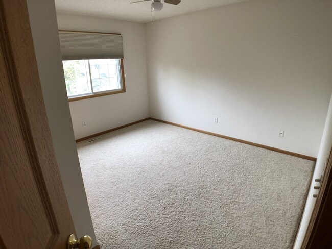 Building Photo - 1575 Hummingbird St