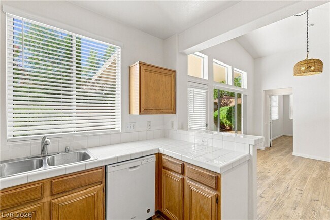 Building Photo - 10521 Angel Dreams Ave