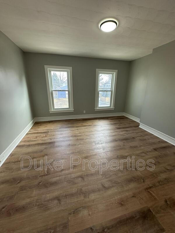 Building Photo - 5 Sheridan St