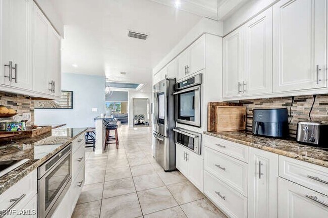 Building Photo - 4402 Yacht Harbor Dr