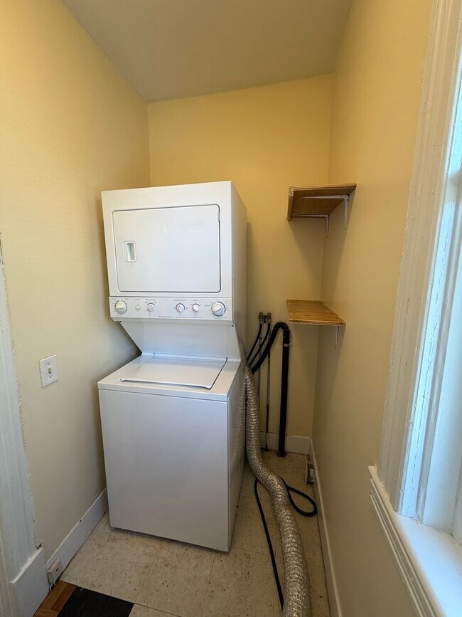 Building Photo - 27-29 Dalton Ave