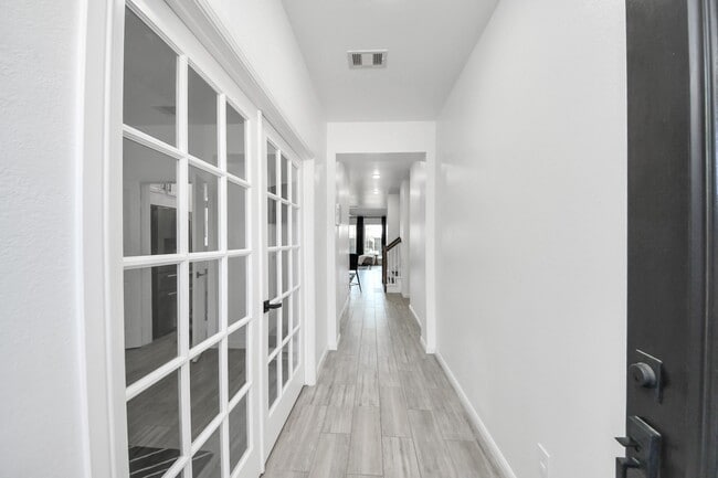 Building Photo - 8111 Fairfield Mnr Wy