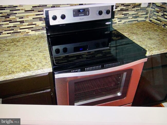 Building Photo - 910 Wind Ridge Dr