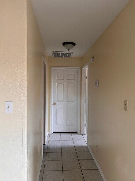 Building Photo - 4703 Young Dr