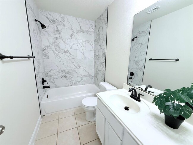 Building Photo - 26430 Richwood Oaks Dr