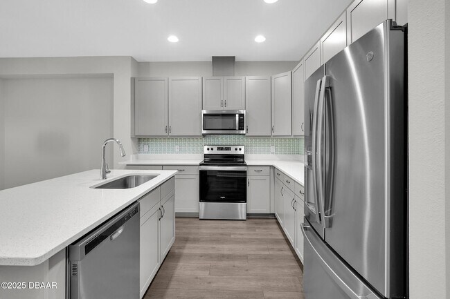 Building Photo - 906 Coral Reef Way