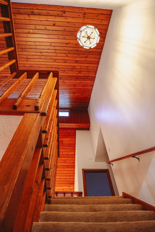 Building Photo - 101 E Hale Lake Rd