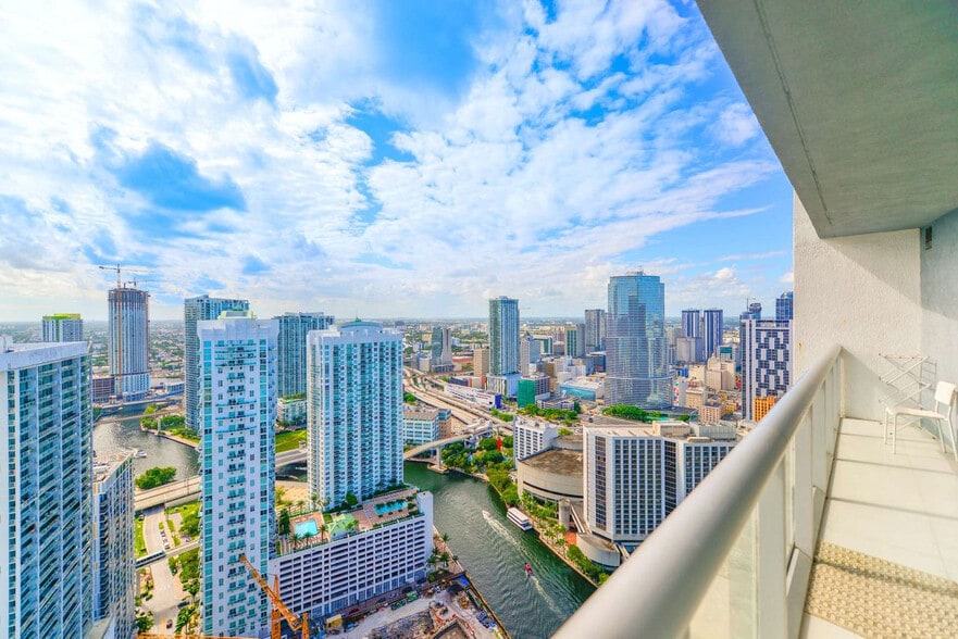 Building Photo - 485 Brickell Ave