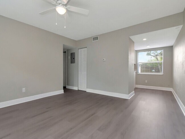 Building Photo - 107 Karde Ln