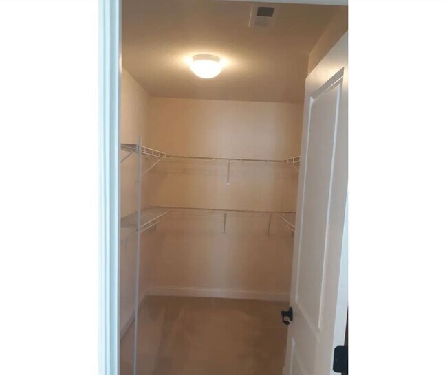 Building Photo - Discover this spacious 5-bedroom, 3.5-bath home in Elgin, SC ~ Available July 2026!