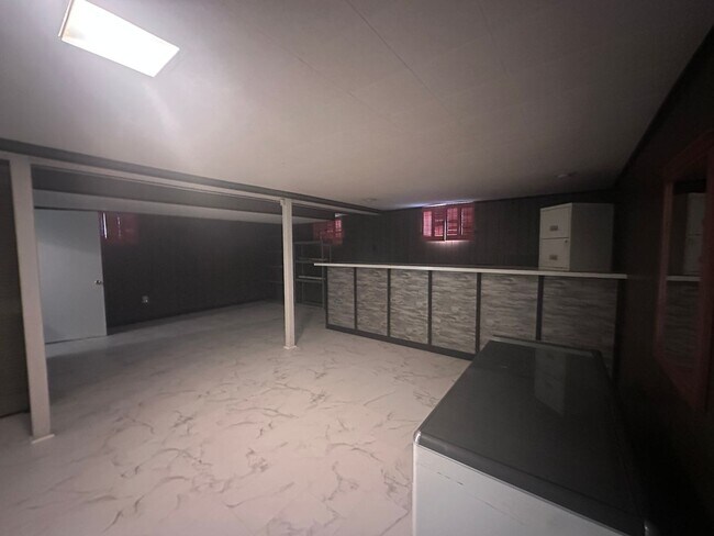 Building Photo - 3 bed, 2 full bath House in 40218 - $2,000/month