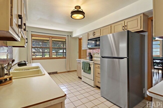 Building Photo - 4012 Pleasant Valley Blvd