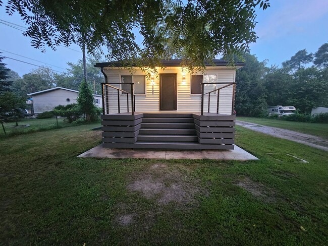Building Photo - Newly Remodeled Home