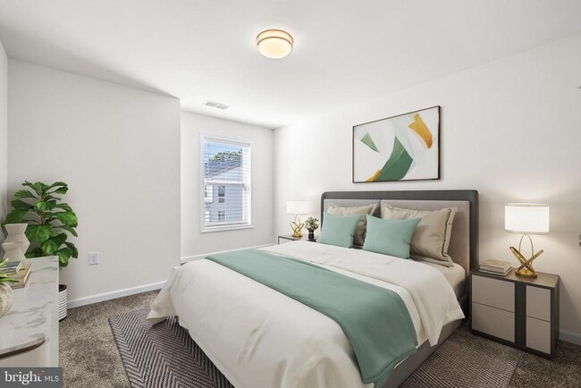 Building Photo - 900 Gilbert Rd