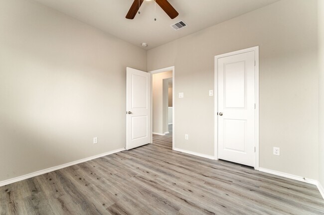 Building Photo - 5014 Aspen Orch Dr