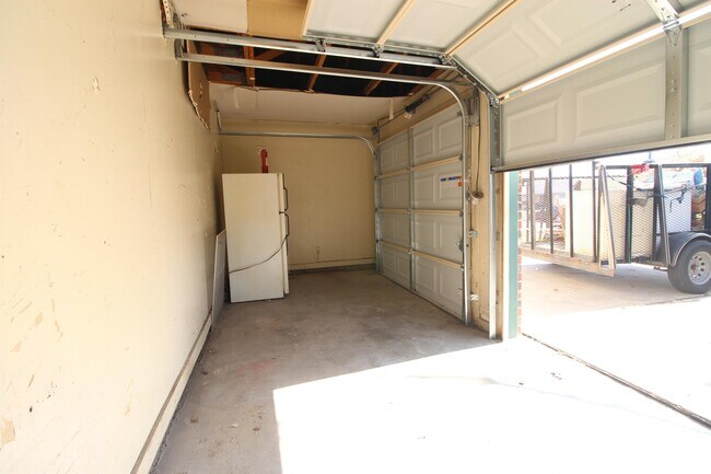 Building Photo - 3303 Brookbend Dr