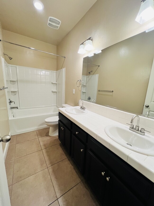 Building Photo - 9223 Oak Garden Ln