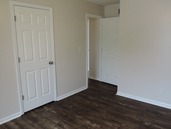 Building Photo - short term lease available