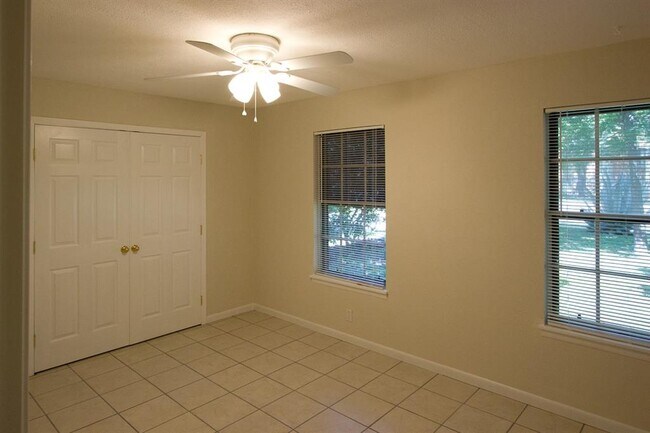 Building Photo - 5901 S 1st St