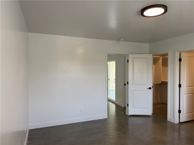 Building Photo - 3606 N Wells St