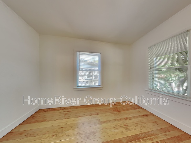 Building Photo - 5024 10th Ave