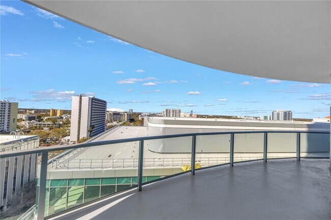 Building Photo - 400 Central Ave