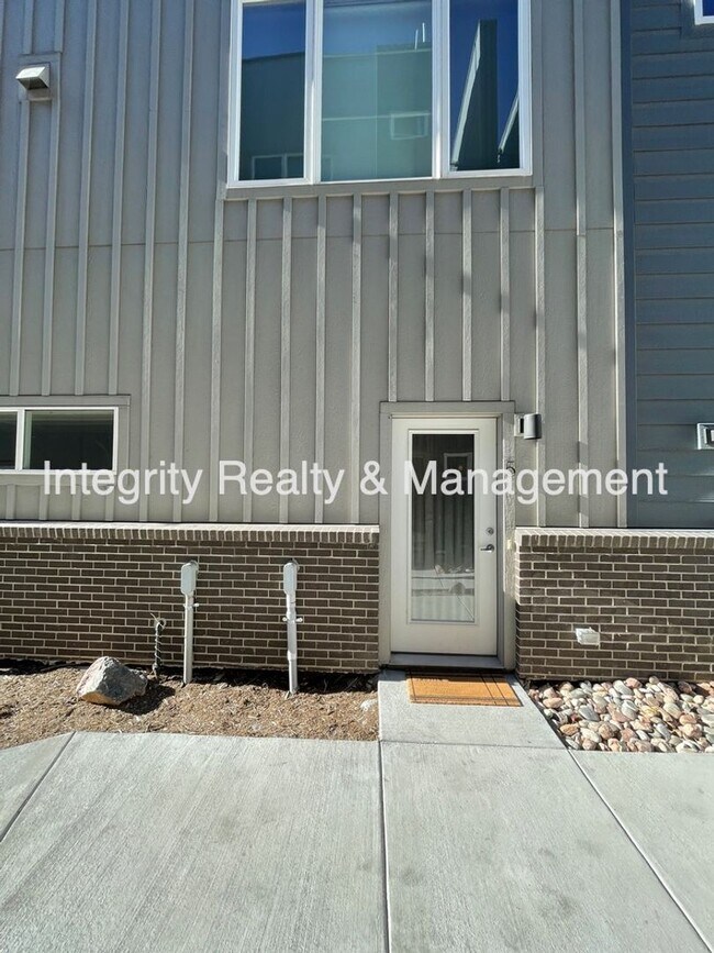 Building Photo - 2815 W 25th Ave