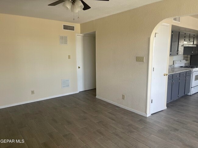 Building Photo - 705 Springfire Dr