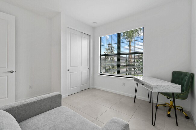 Building Photo - 758 SE Courances Dr