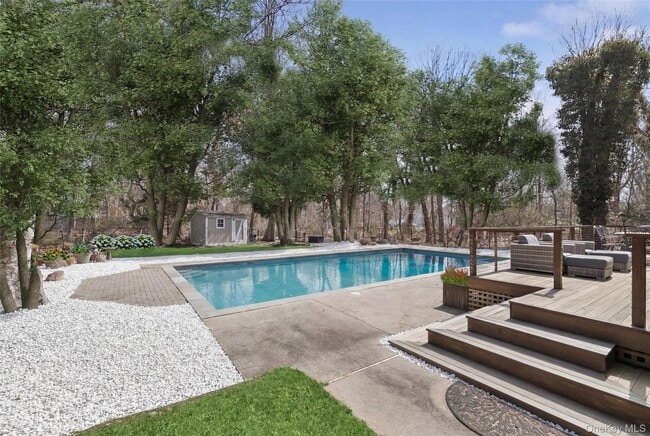 Building Photo - 131 Lewis Rd