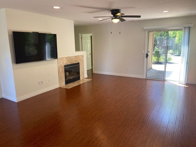 Building Photo - Prarie Oaks 3 Bdrm, 2 bath