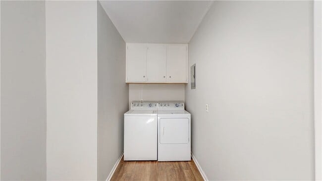 Building Photo - 1304 Merry Oaks Dr