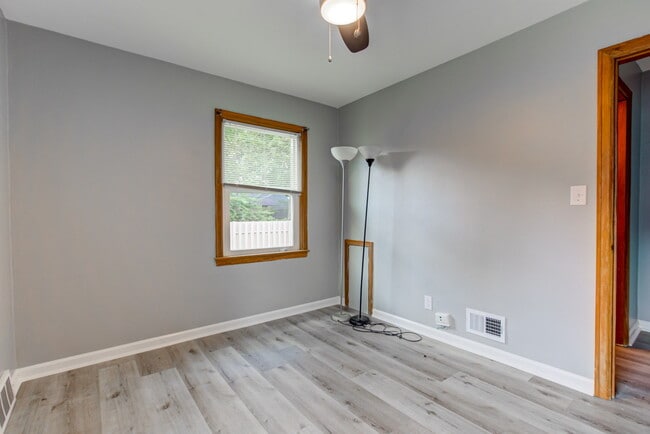 Building Photo - 4610 Rookwood Ave