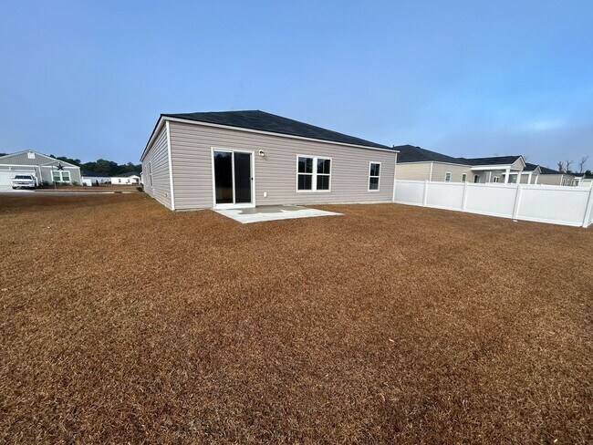 Building Photo - Field View 4BD/ 2BA