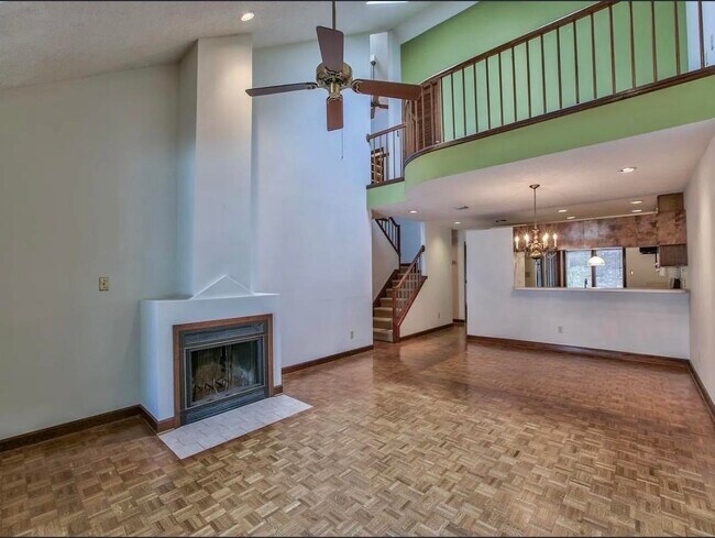 Building Photo - 842 Santa Rosa Dr