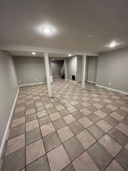 Building Photo - 848 Plain St